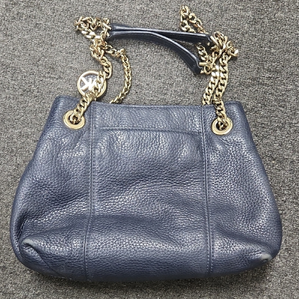 Michael Kors Navy Shoulder Bag with Gold Chains - Picture 4 of 6